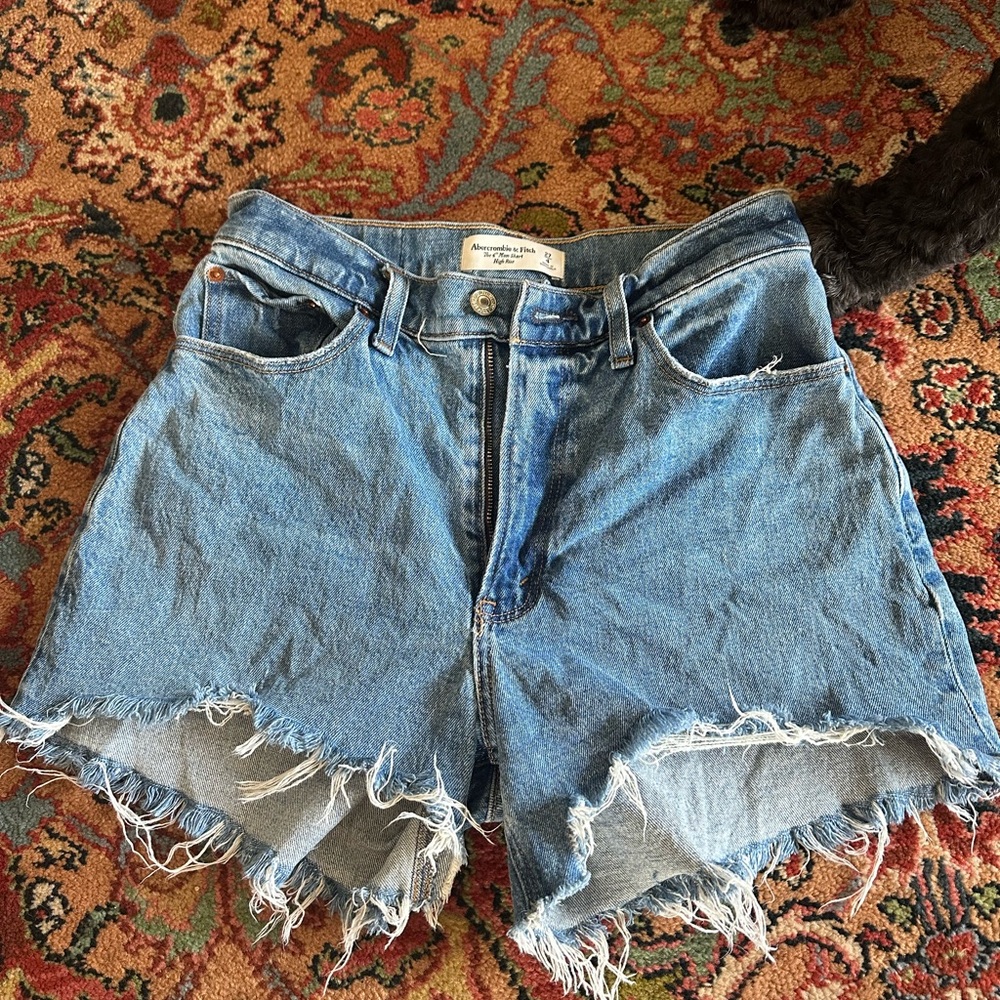 Abercrombie Curve Love High Rise 4” Mom Shorts